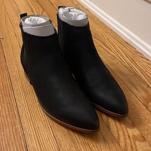 GAP Chelsea Boots. Brand new. Size 9.